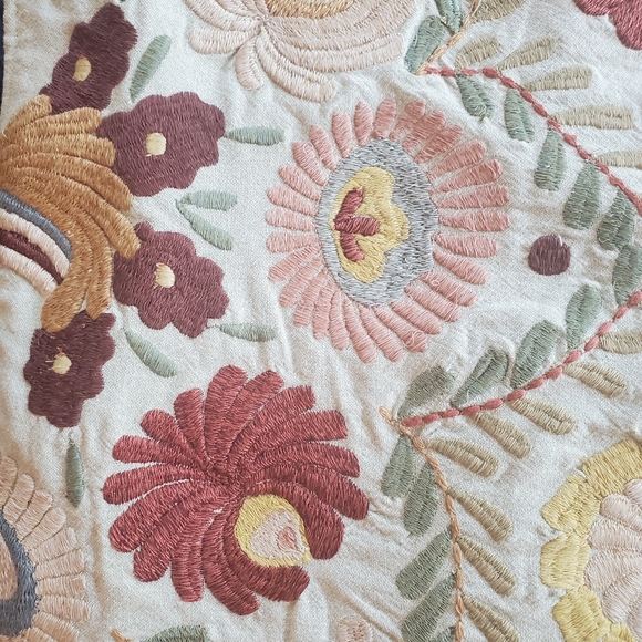 Pottery Barn Knowles Pillow Cover- 24"x24" - Picture 5 of 8